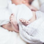 Come risparmiare quando si ha un bambino piccolo: la guida pratica per neo-genitori